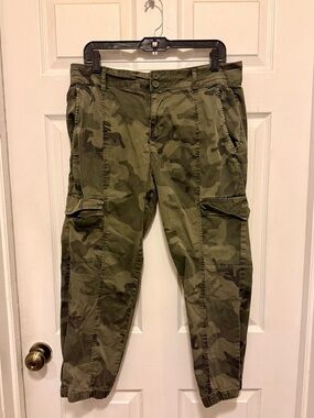 Women's Cropped Camo Cargo Pants
